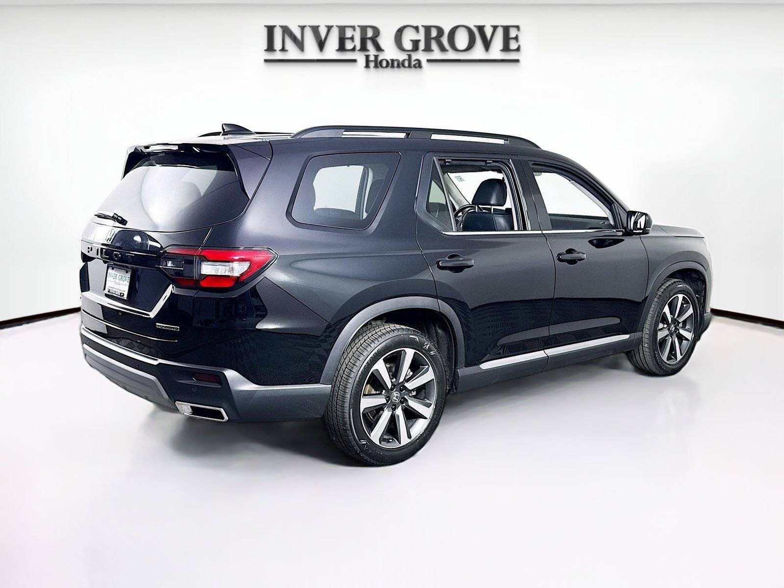 Used 2025 Crystal Black Pearl Honda Touring image 5