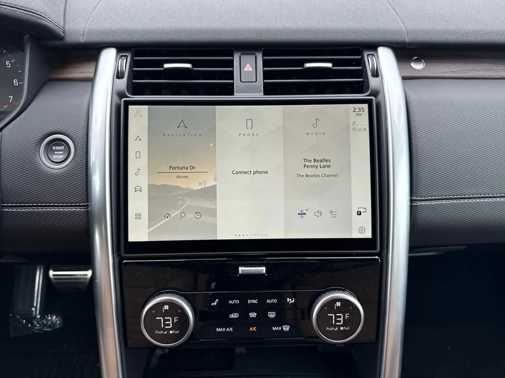 Used 2025 White Land Rover Dynamic SE image 26