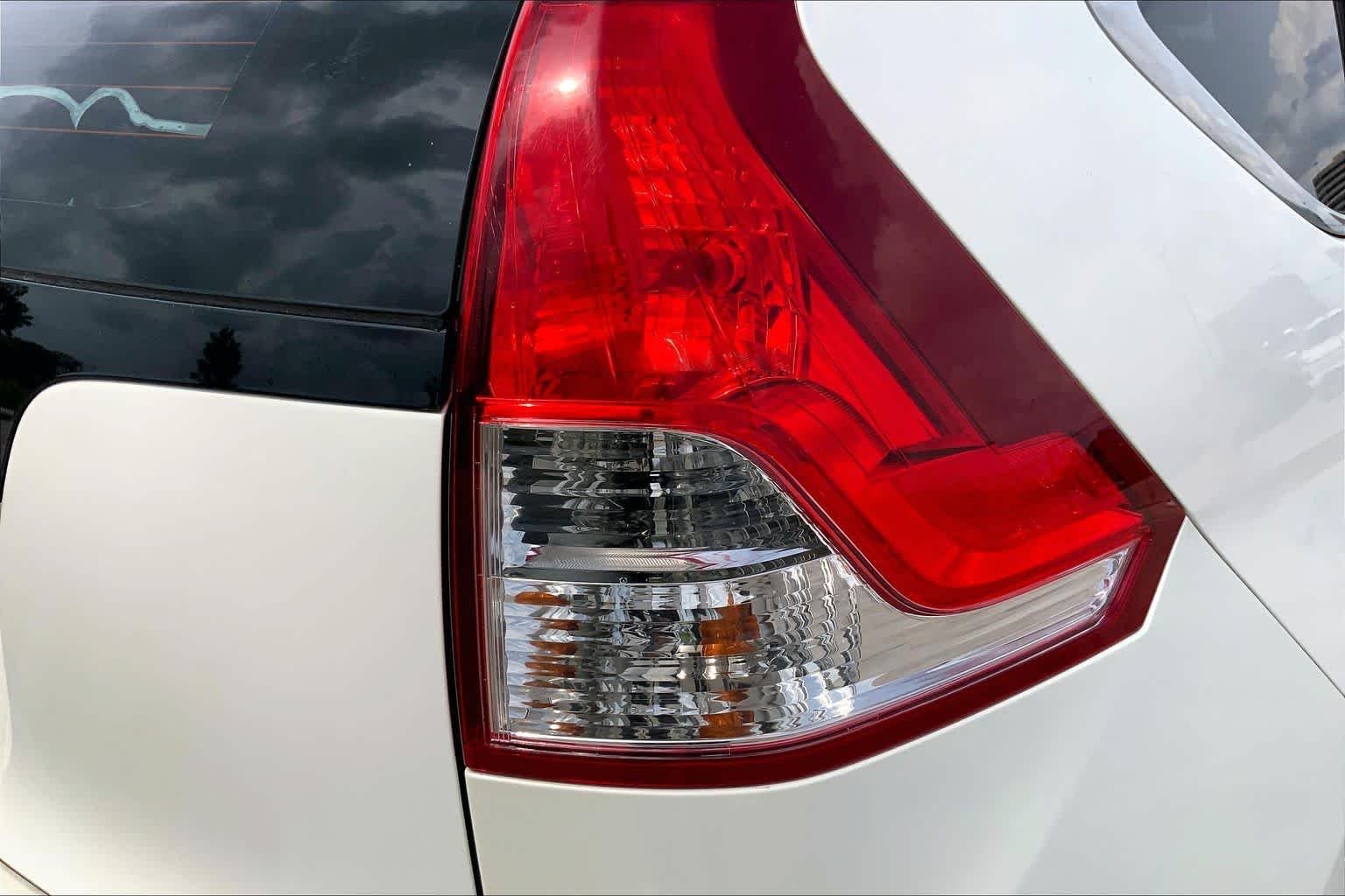 Used 2013 White Diamond Pearl Honda LX image 30