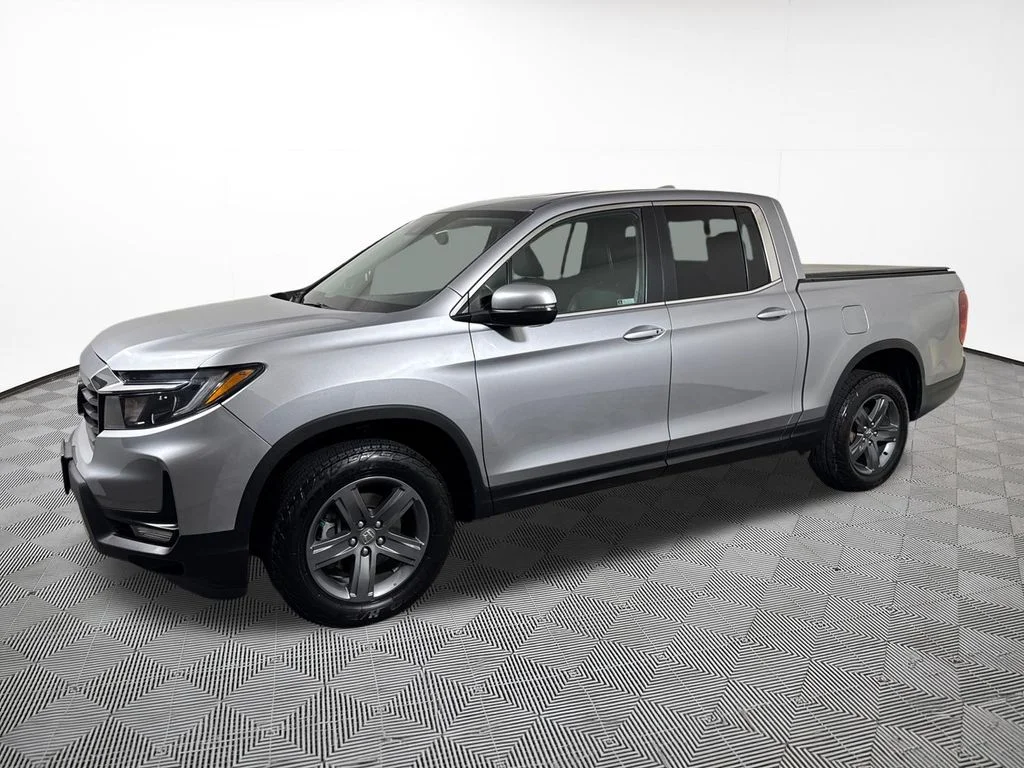 Certified Used 2021 Lunar Silver Metallic Honda AWD RTL image 2