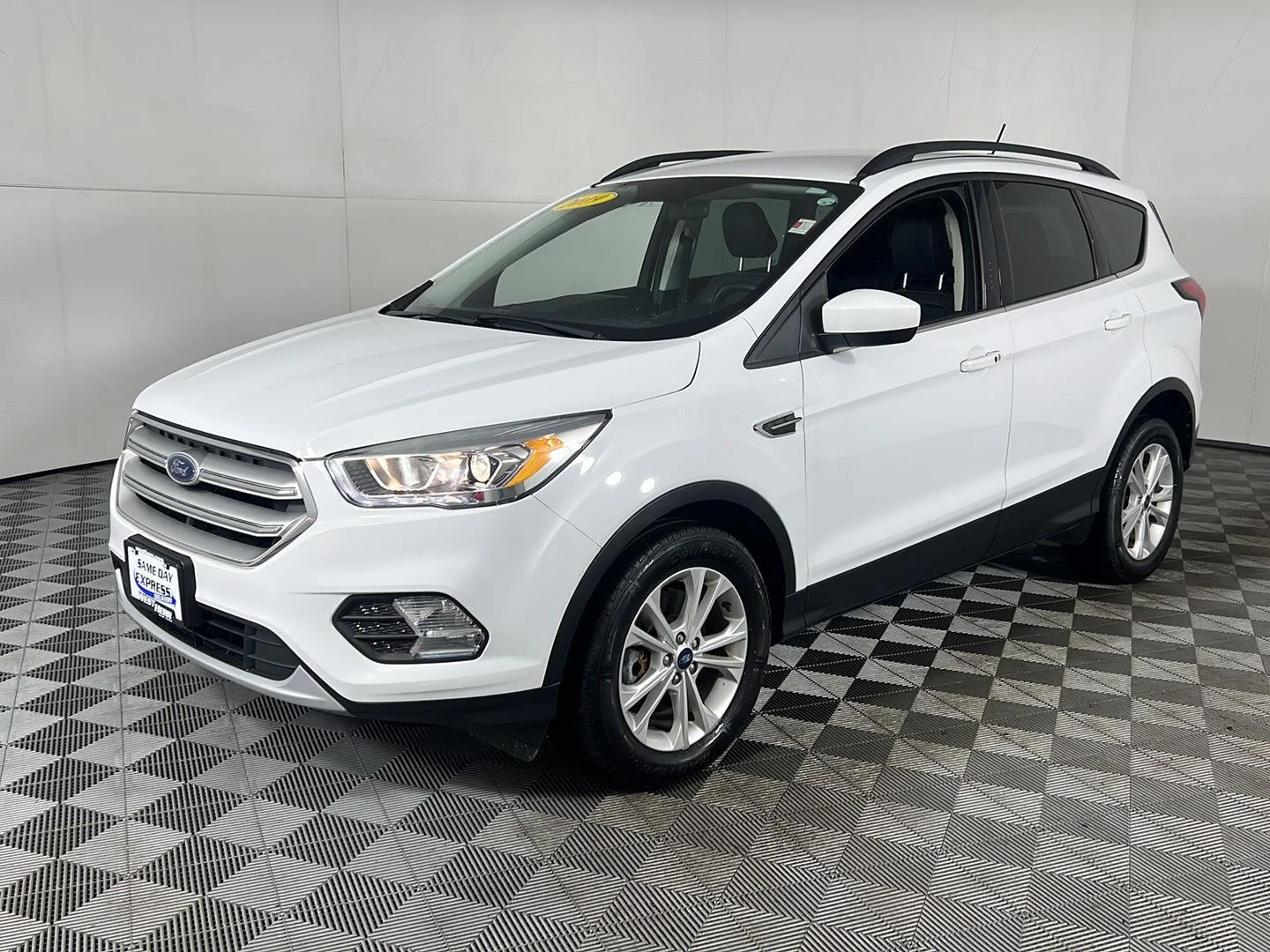 Used 2019 Oxford White Ford SEL image 3