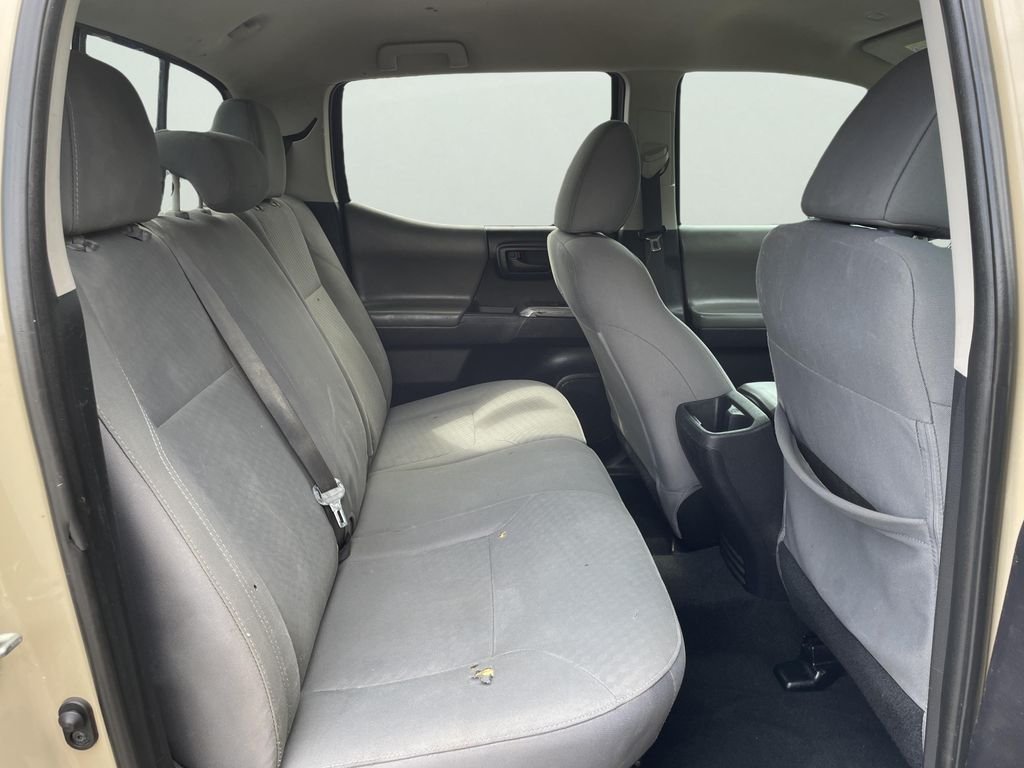 Used 2020  Toyota SR5 image 10