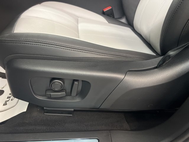 New 2026 Arroios Grey Land Rover Dynamic SE image 9