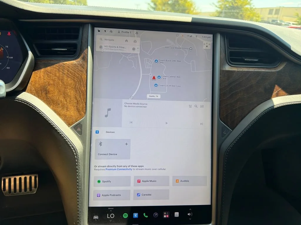 Used 2018  Tesla 75D image 27