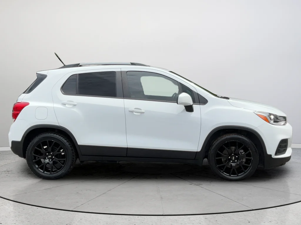 Used 2022 White Chevrolet LT image 6
