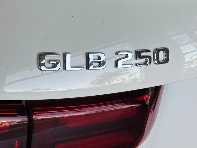 New 2026 White Mercedes-Benz GLB 250 image 5