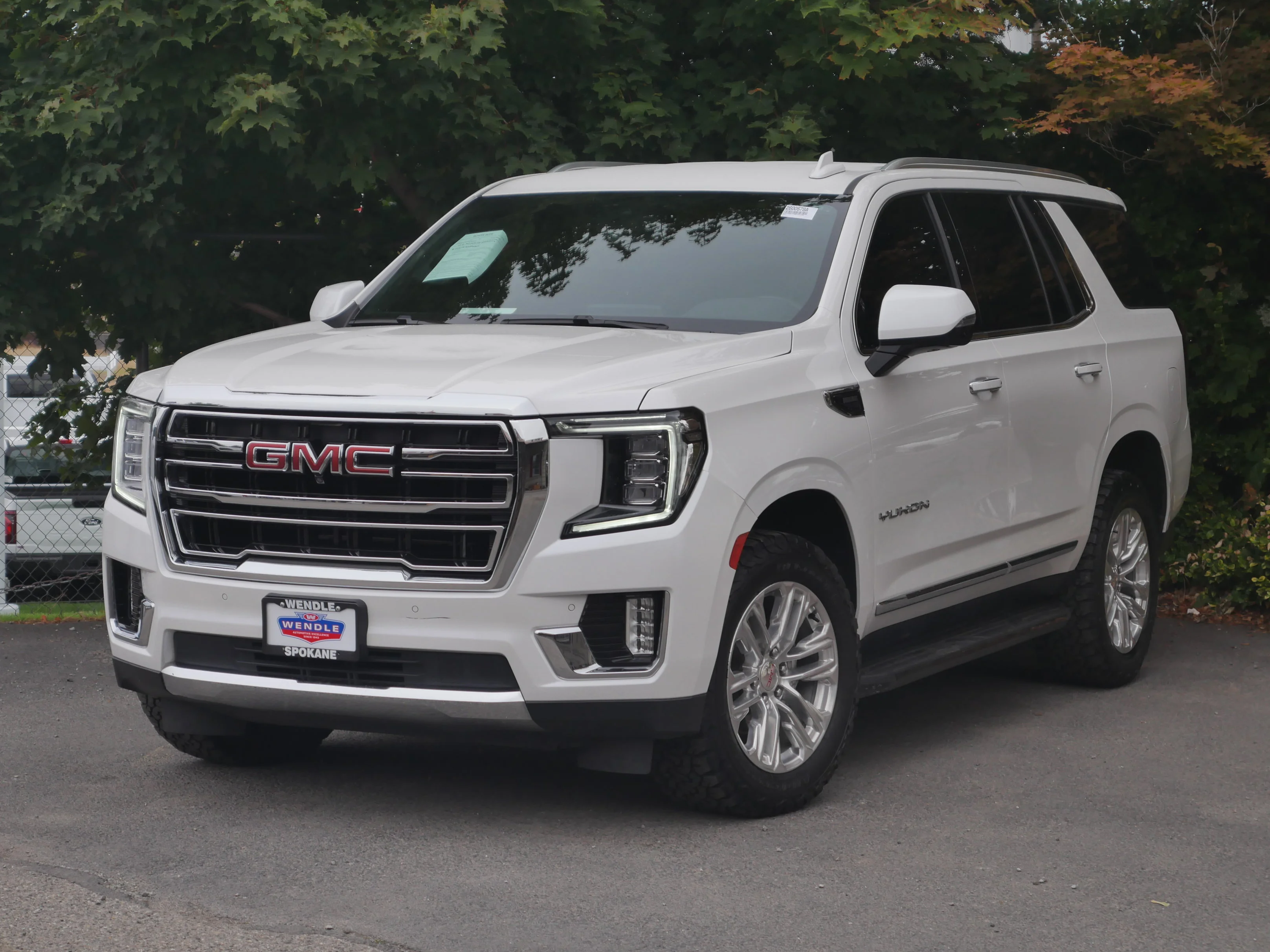 Used 2021 White Frost Tricoat GMC SLT image 2
