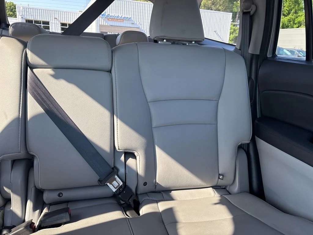 Used 2017  Honda Touring image 13