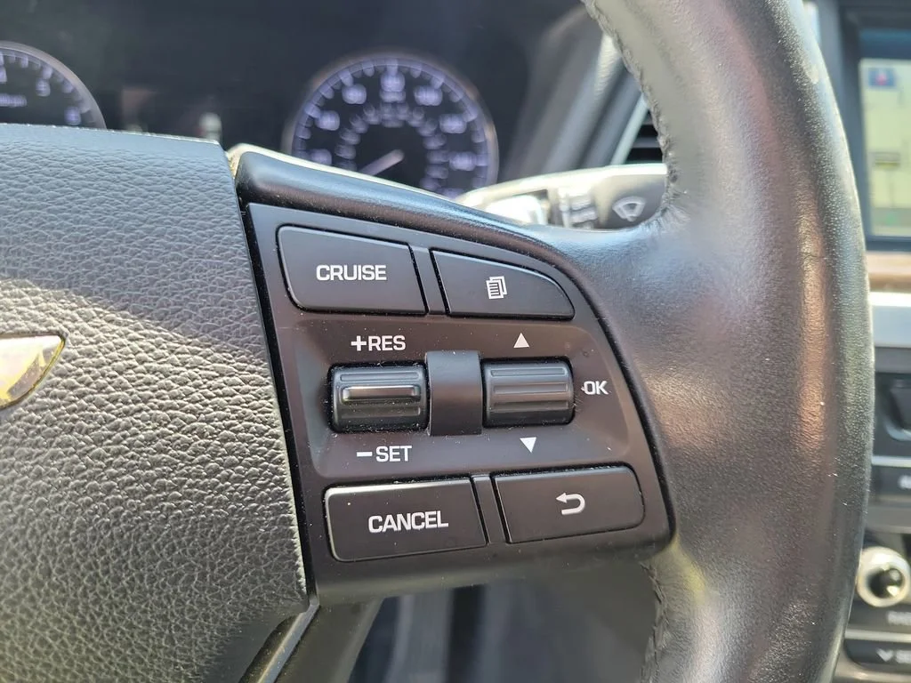 Used 2015 Black Hyundai 3.8 image 21
