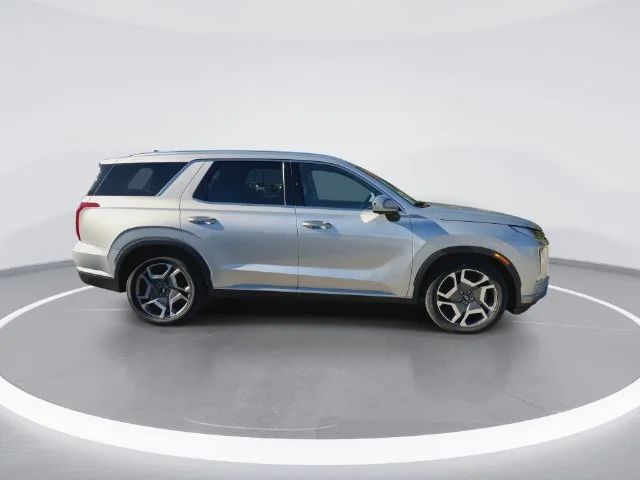 Used 2024 Silver Hyundai SEL image 9