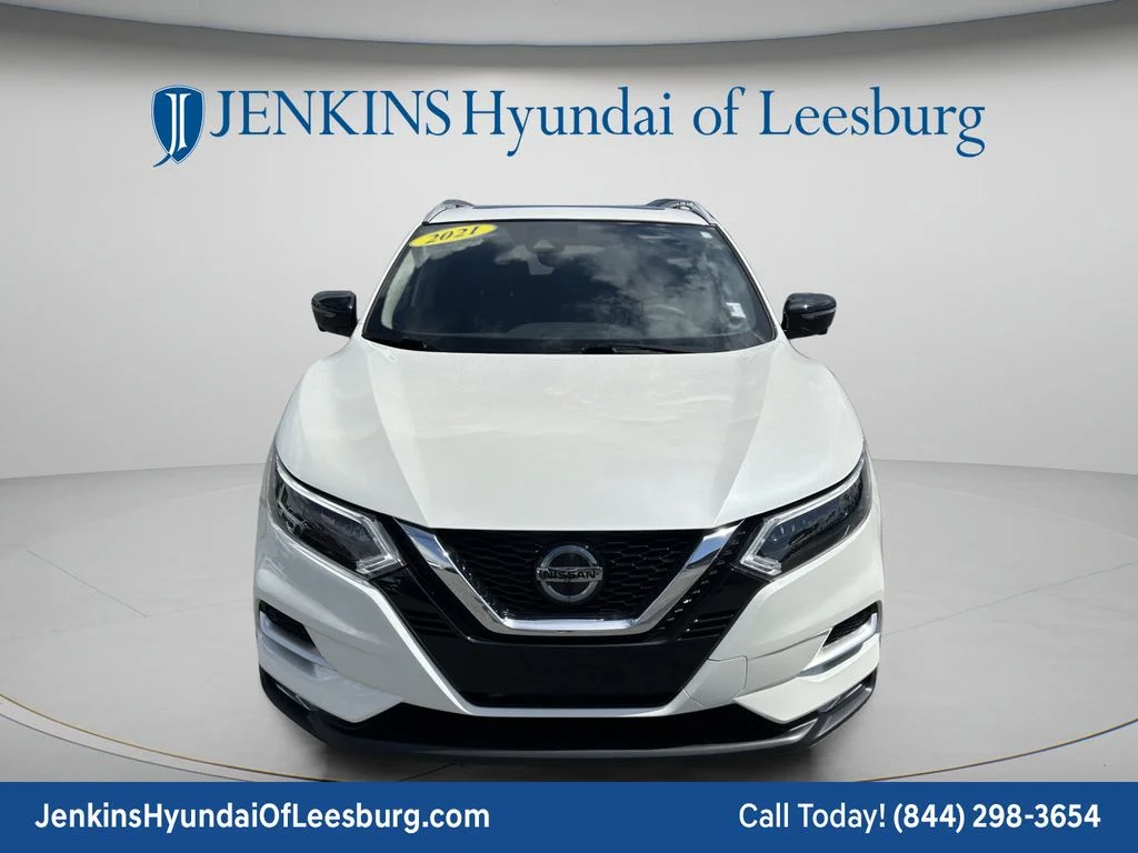 Used 2021 White Nissan SL image 12