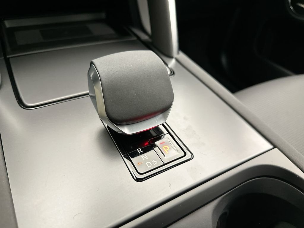 New 2026 Santorini Black Land Rover Landmark image 12
