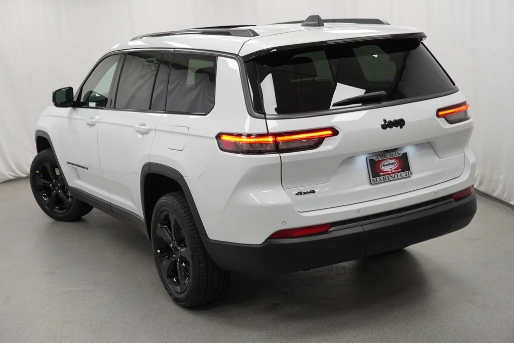 New 2026 Bright White Clear-Coat Exterior Paint Jeep Limited image 11
