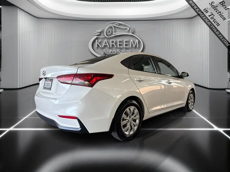 Used 2018 Frost White Pearl Hyundai SE image 5