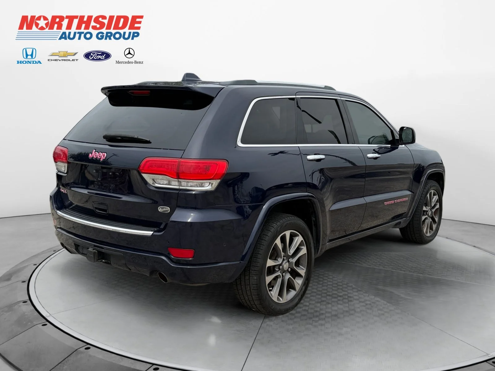Used 2018 True Blue Pearlcoat Jeep Overland image 7