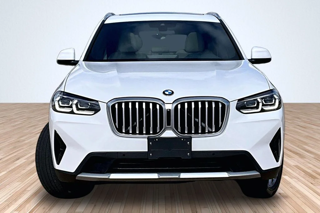 Used 2022 White BMW sDrive30i image 3