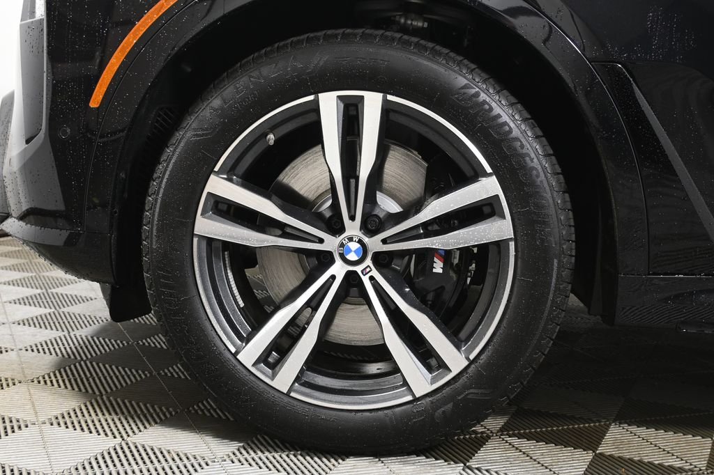 Used 2027 Black Sapphire Metallic BMW xDrive40i image 12