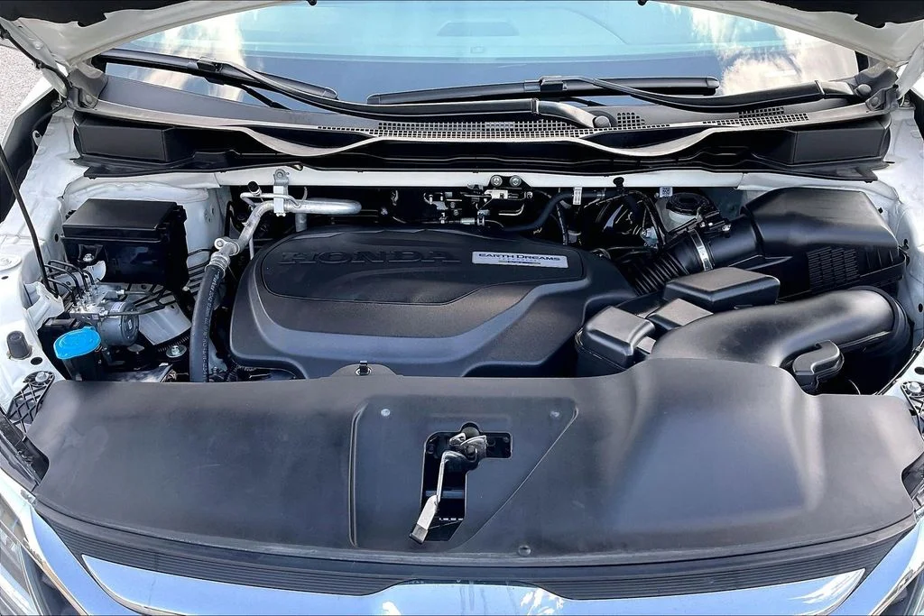 Used 2019 White Honda Touring image 31