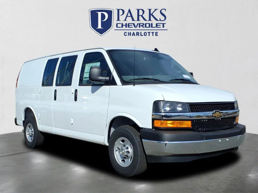 New 2025 Summit White Chevrolet WT image 1