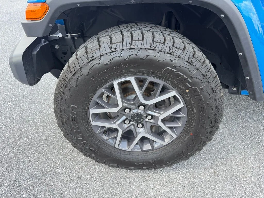Used 2024 Blue Jeep Sahara image 10