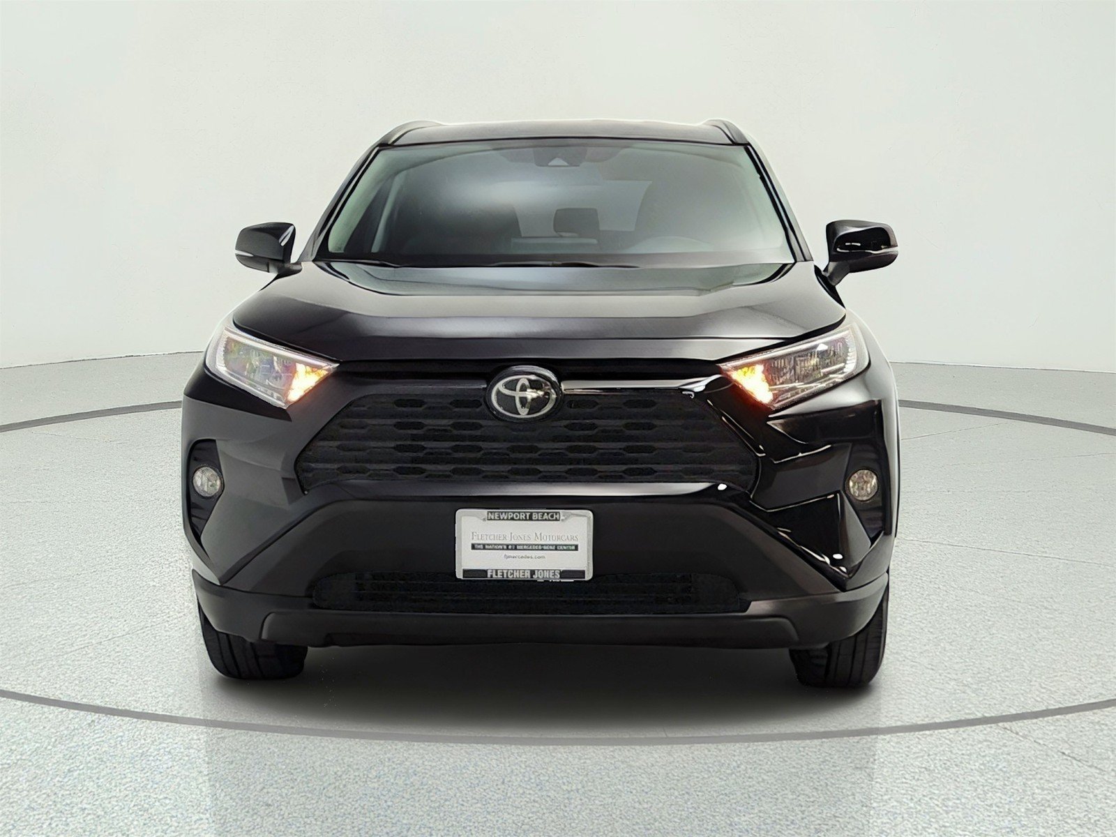 Used 2020 Midnight Black Metallic Toyota XLE FWD (Natl) image 2