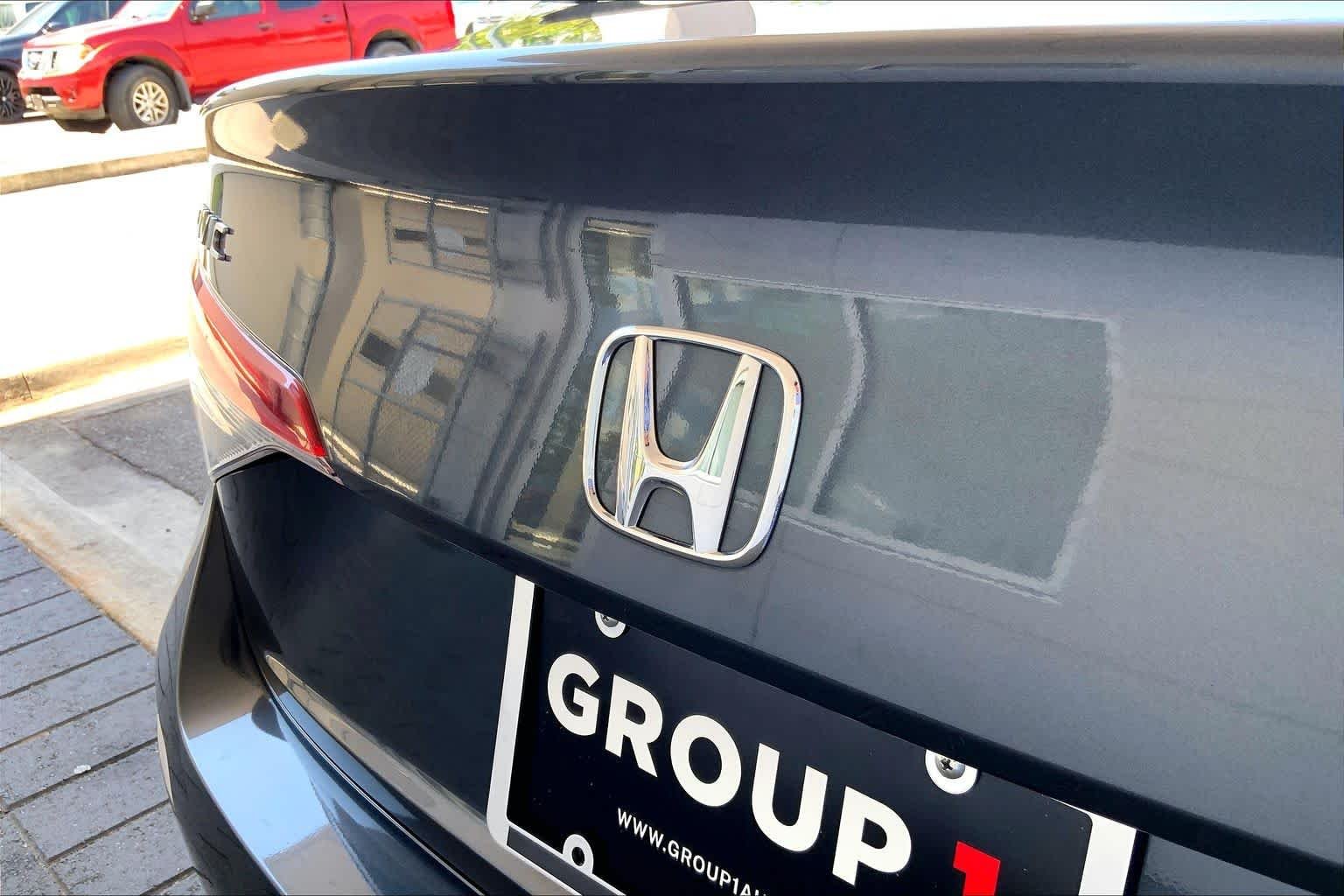Used 2025 Meteorite Gray Metallic Honda LX image 31