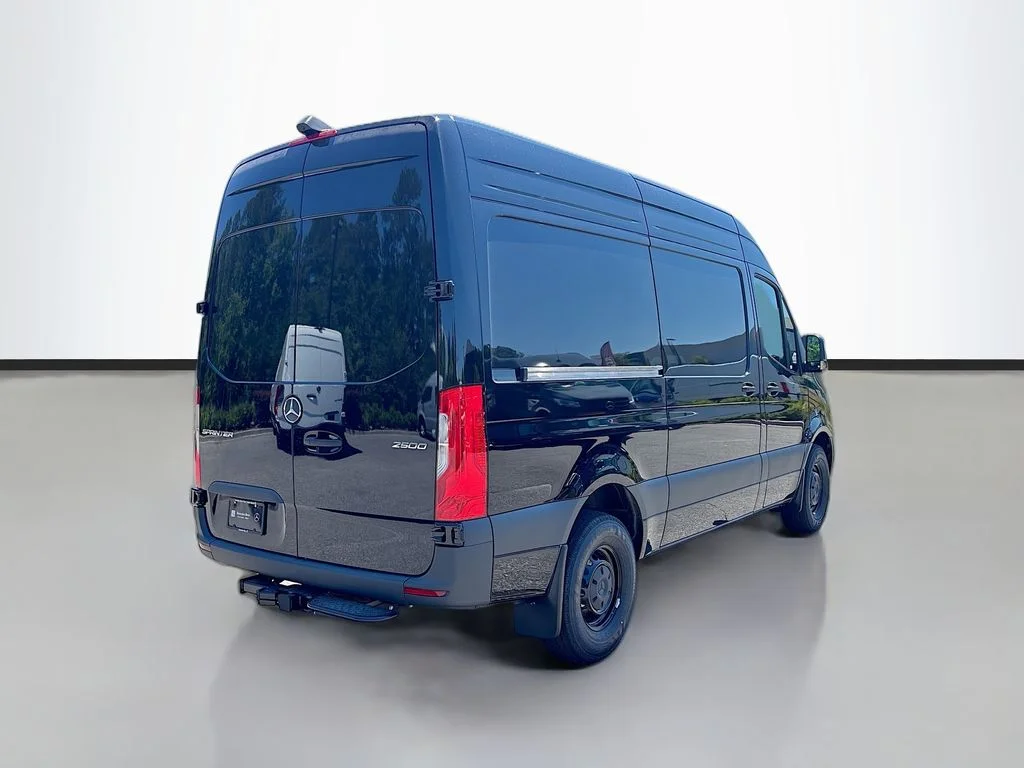 New 2026  Mercedes-Benz Cargo 144 WB image 5