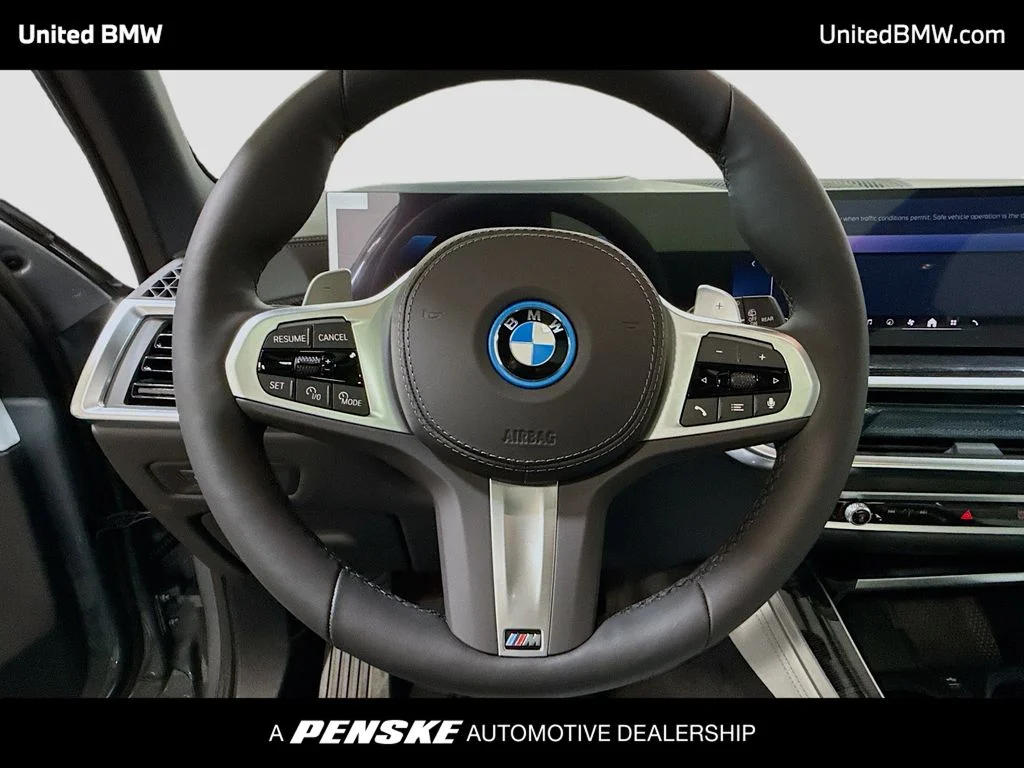 New 2026 Skyscraper Grey Metallic BMW xDrive50e image 6