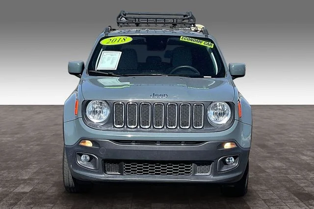 Used 2018 Gray Jeep Latitude image 3