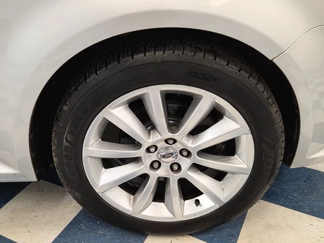 Used 2011 Silver Ford Limited image 10