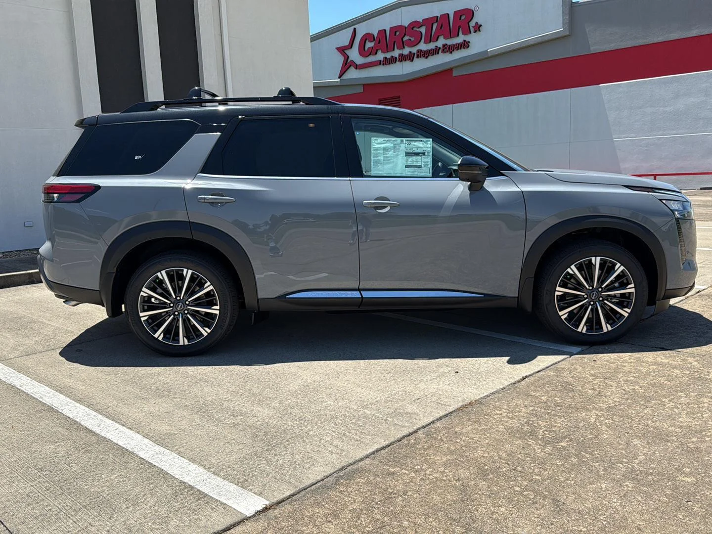 New 2026 Boulder Gray Pearl/Super Black Nissan Platinum image 13