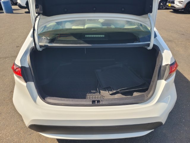Used 2022 White Toyota LE image 11