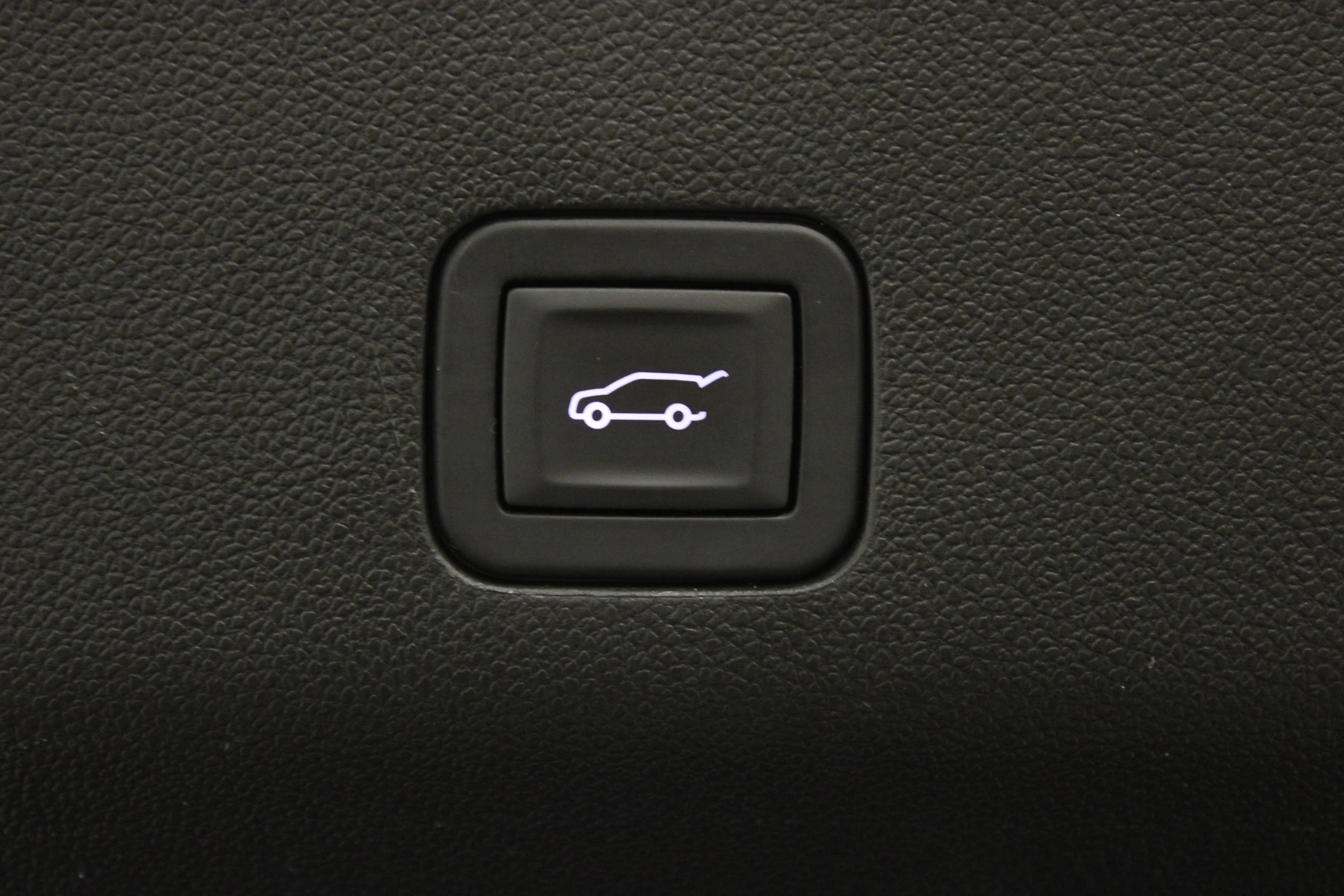 Used 2025 Iridescent Pearl Tricoat Chevrolet Z71 image 14