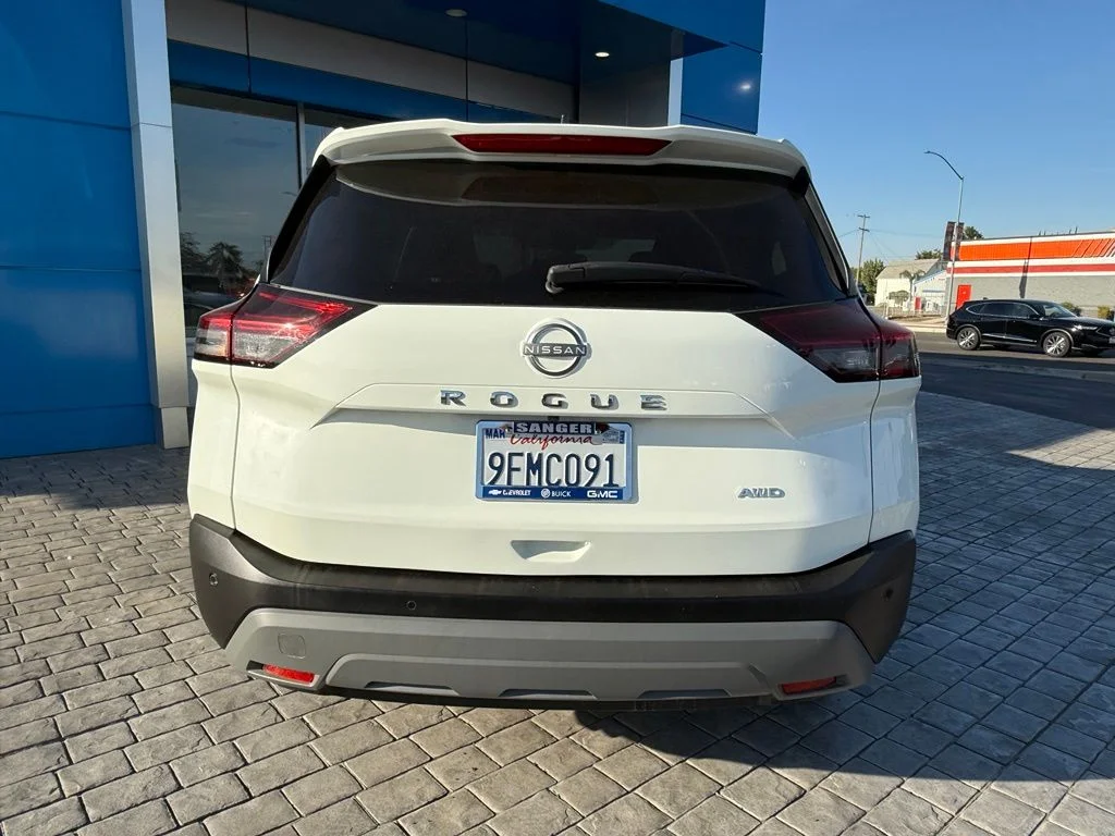 Used 2023 White Nissan S image 9