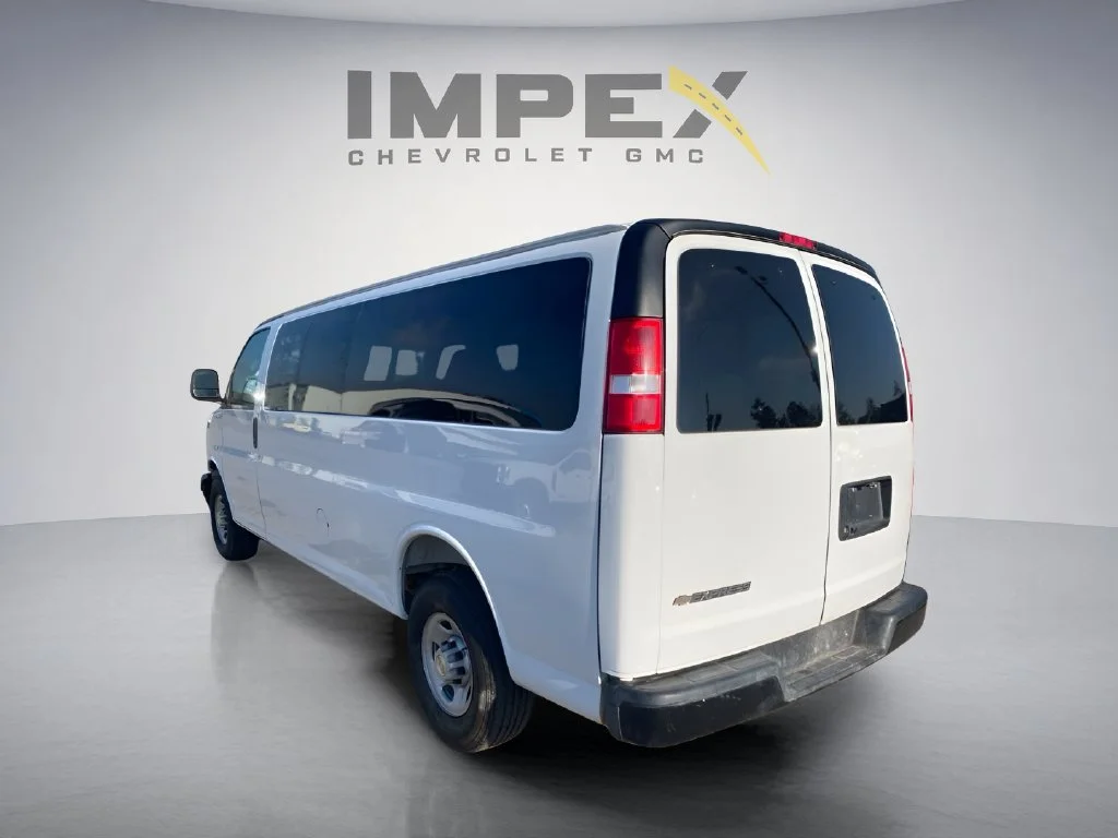 Used 2025 Summit White Chevrolet 1LS image 3