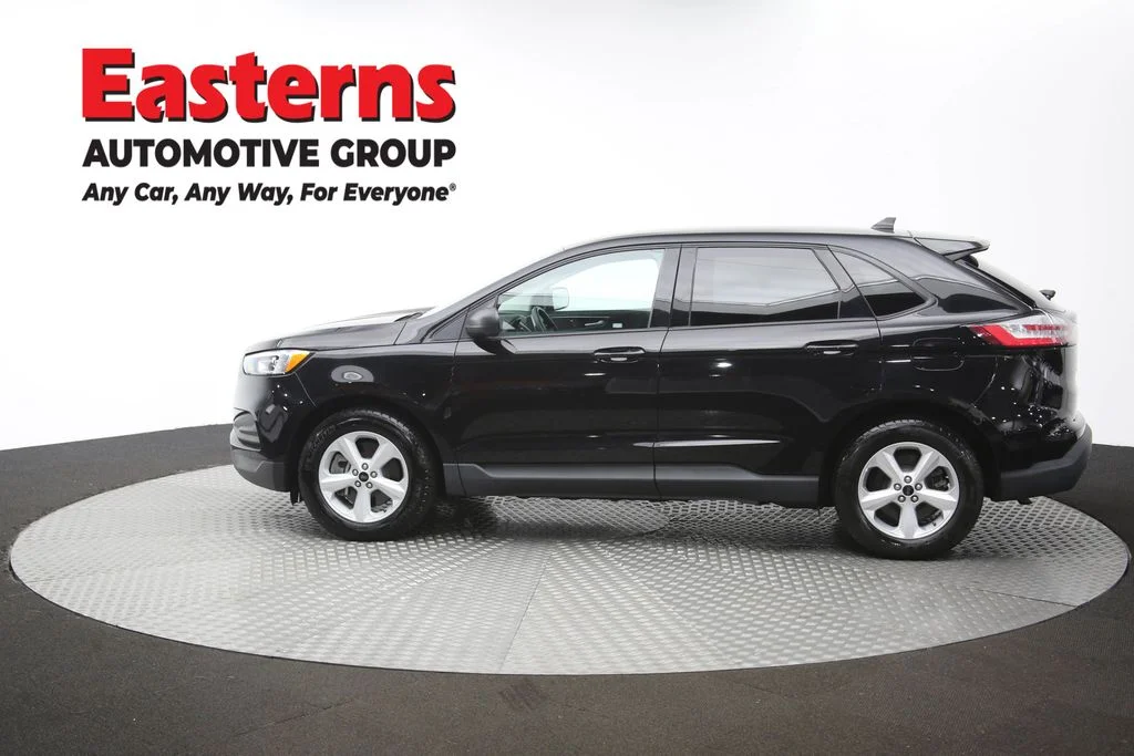 Used 2023 Black Ford SE image 59