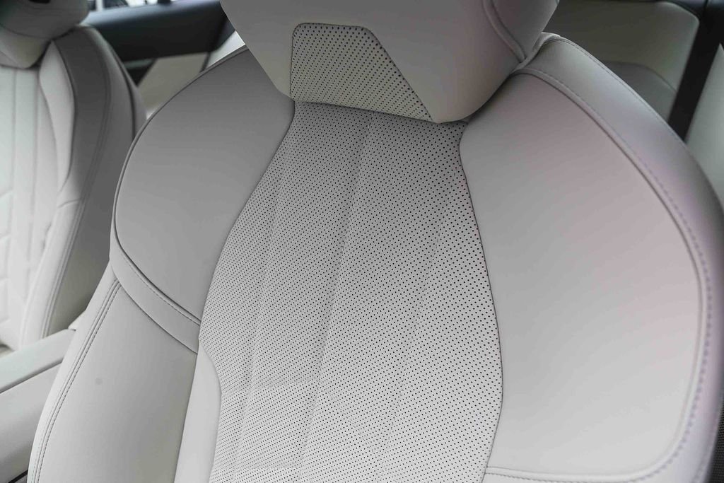 New 2027 Brooklyn Grey Metallic BMW 550e xDrive image 20