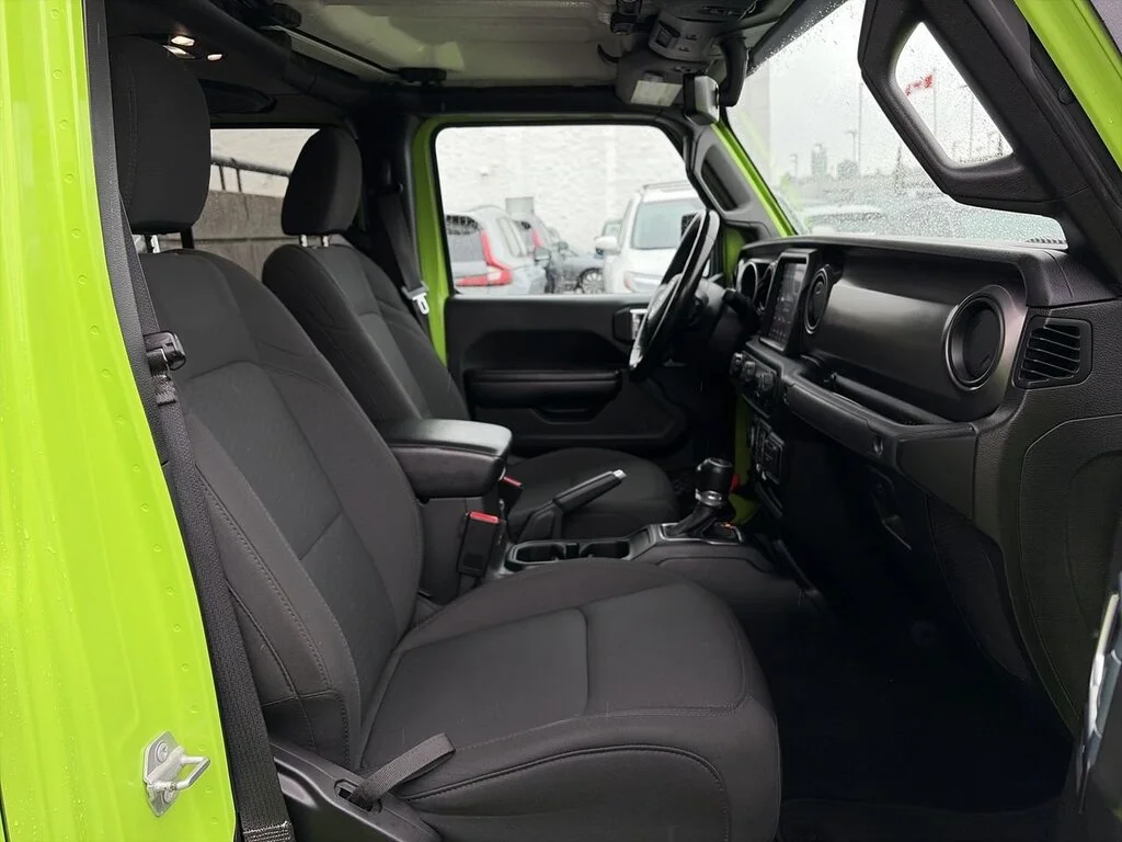 Used 2021  Jeep Sport Technology Group   Cold Weather Group image 32