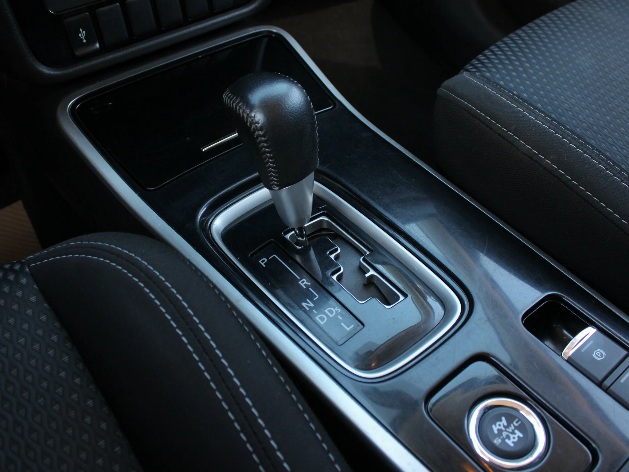 Used 2020  Mitsubishi ES * No Accidents | 7-Seater | Backup Camera | Heated Seats | AWD image 25