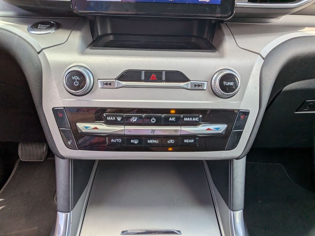 Used 2023 Black Ford XLT image 16