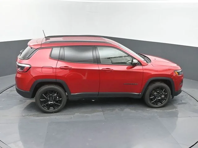 New 2026 Red Hot Pearl-Coat Exterior Paint Jeep Latitude image 38