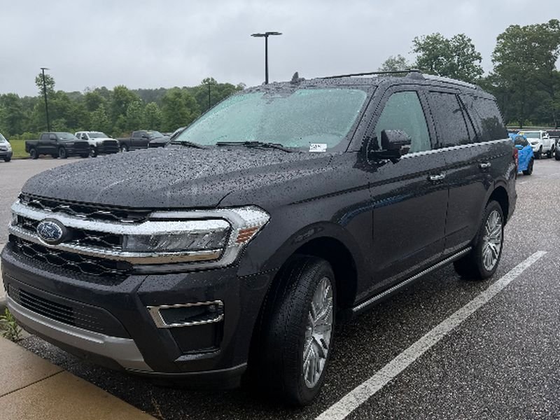 2023 Ford Expedition Limited's photo