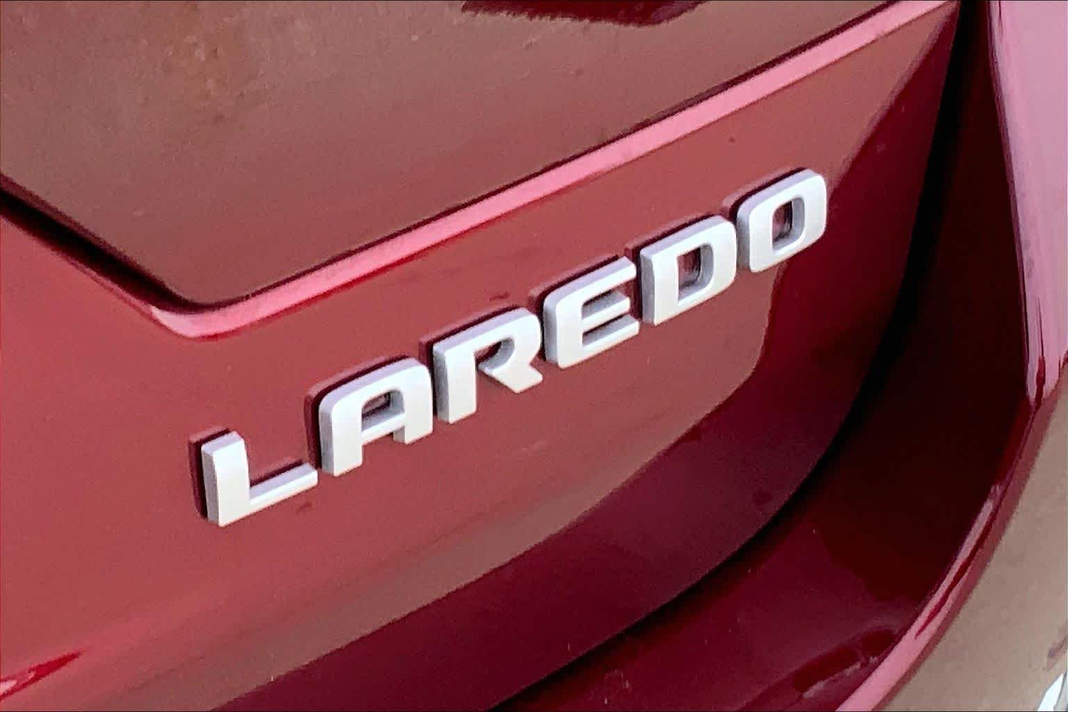 Used 2025 Velvet Red Pearlcoat Jeep Laredo image 10