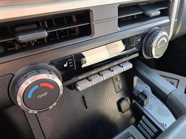 Used 2025  Toyota SR5 image 18