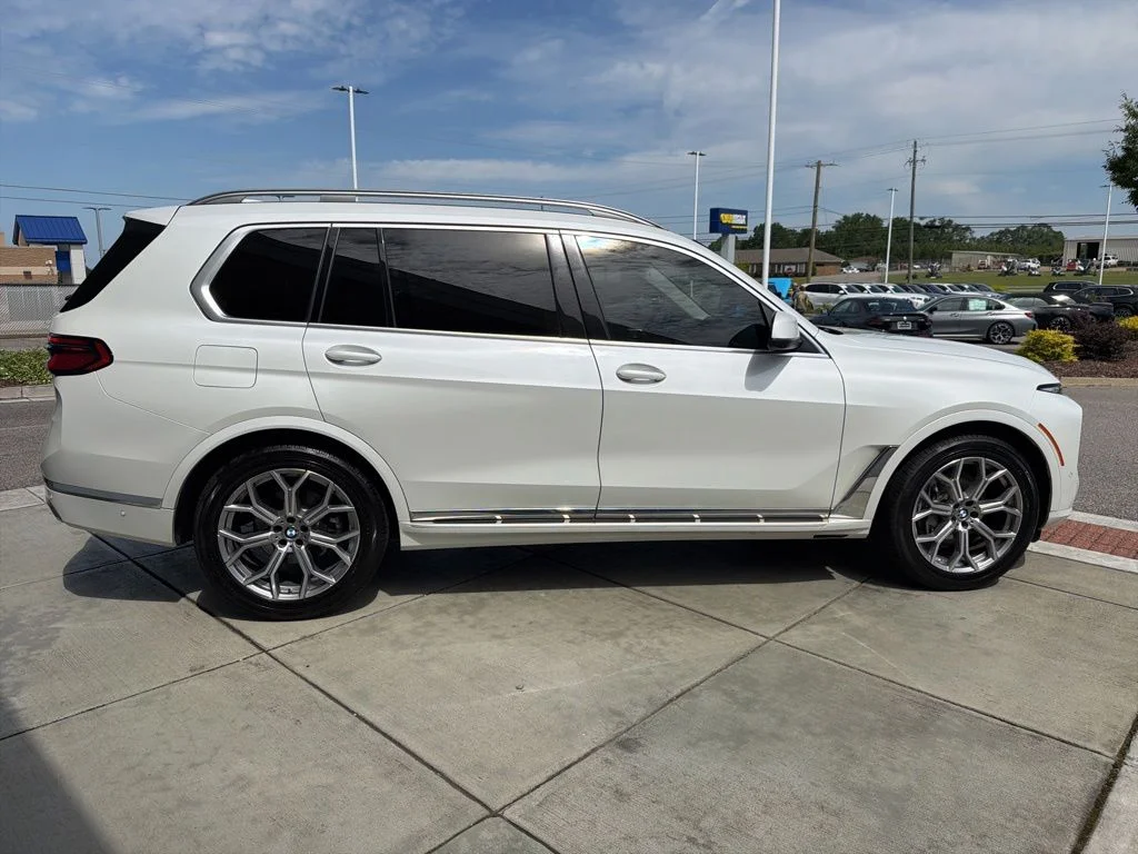 Used 2023 Mineral White Metallic BMW xDrive40i image 7