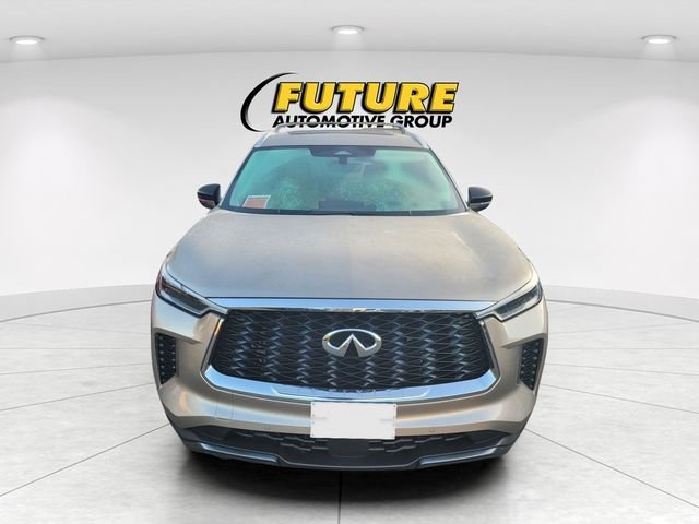 Used 2023 Silver INFINITI Sensory image 2