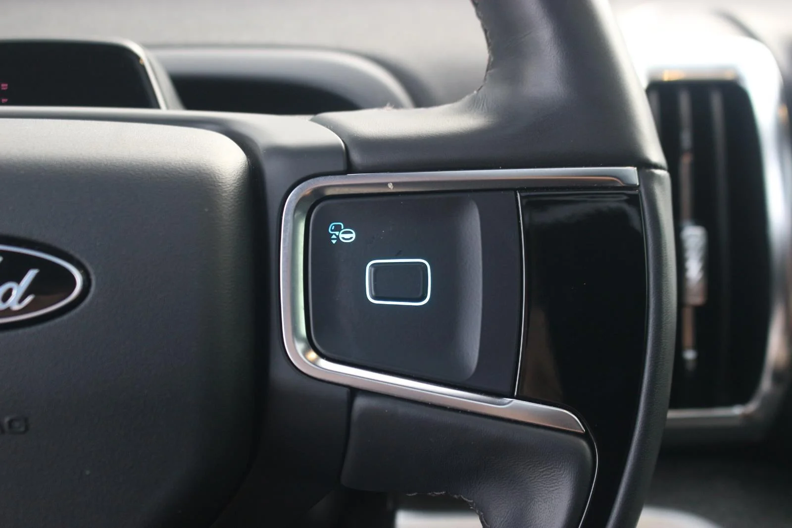 Used 2025 White Ford Tremor image 23