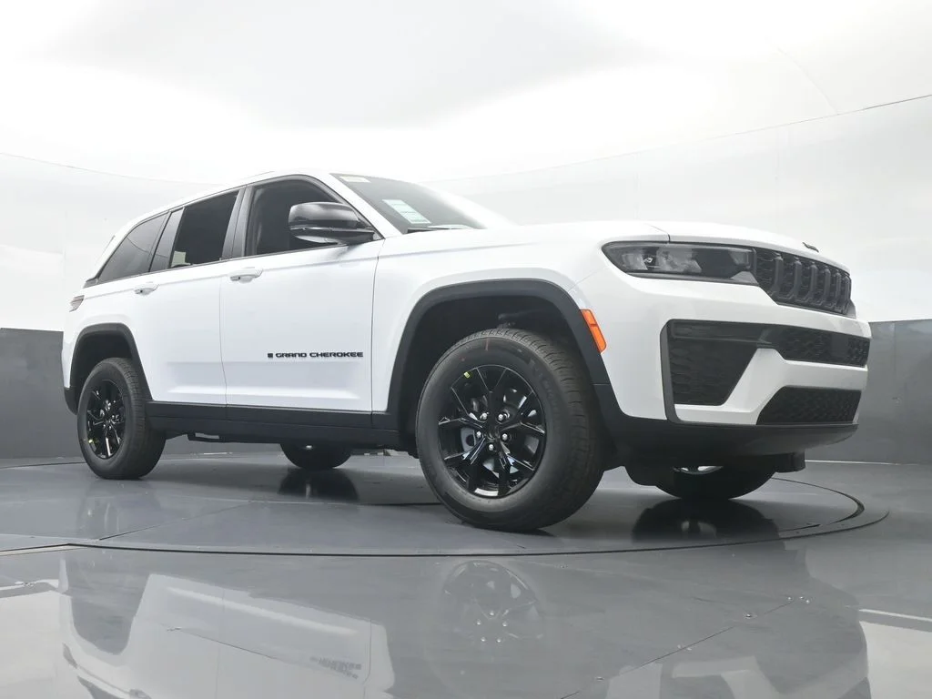 New 2026 Bright White Clear-Coat Exterior Paint Jeep Laredo image 61