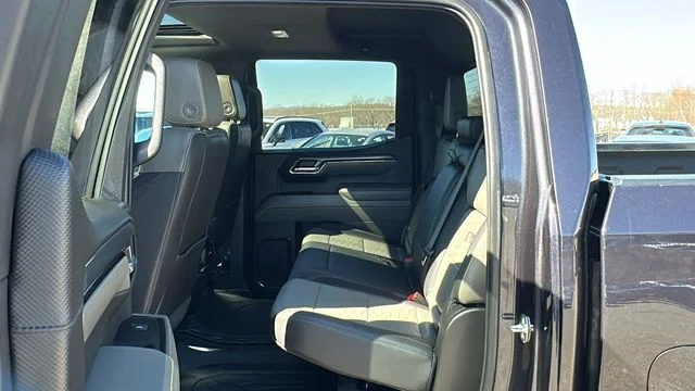 Used 2024 Gray Chevrolet ZR2 image 27