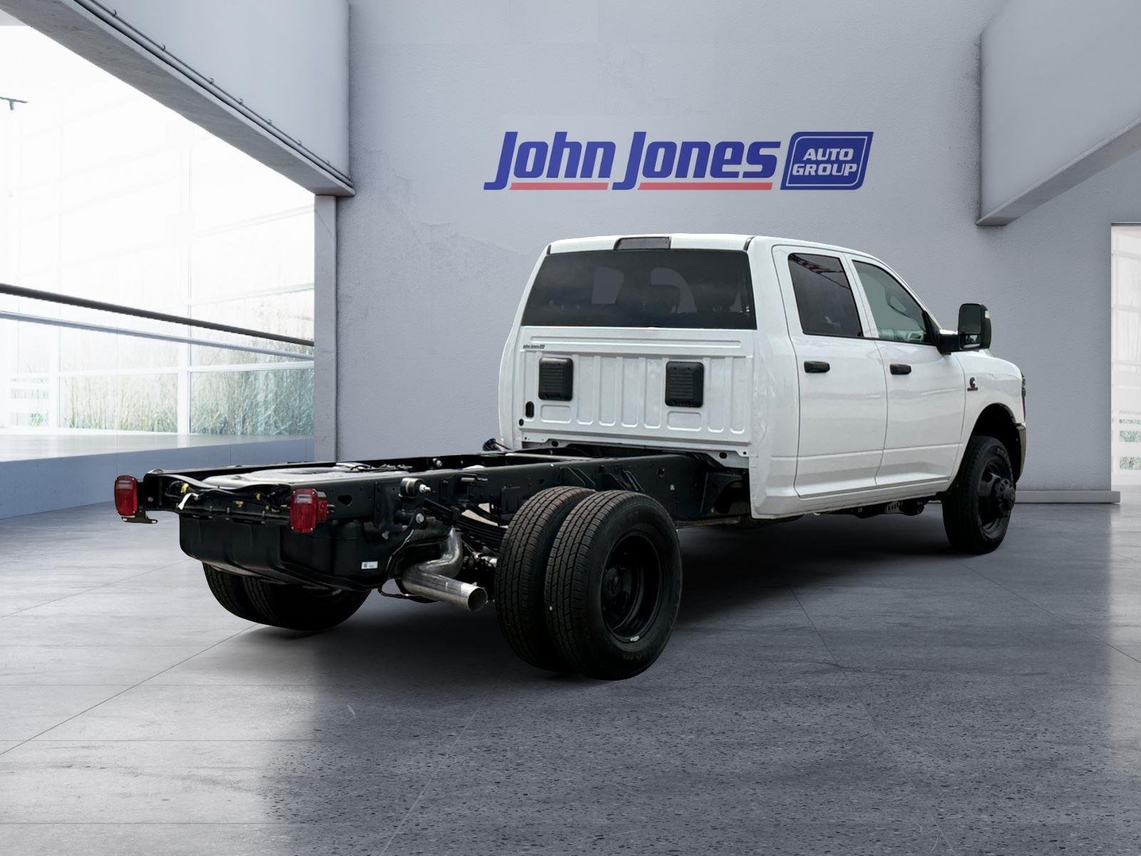 New 2026 Bright White Clear-Coat Exterior Paint RAM Tradesman image 5